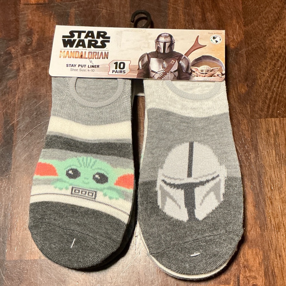 Star Wars Mandalorian Women’s Socks NWT - Picture 1 of 5